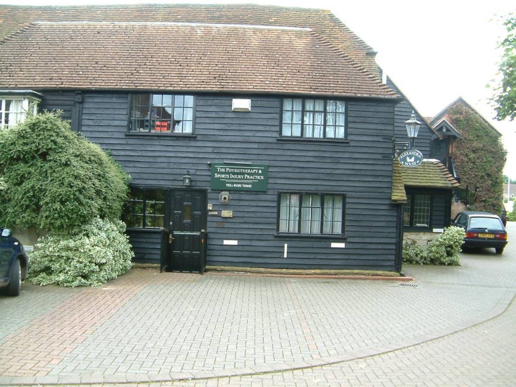 physiotherapy and sports injury practice entrance and car park