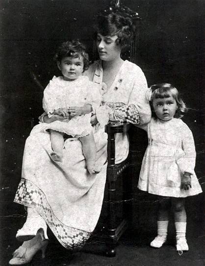  Olive Fletcher, Barbara Fletcher, Patricia Fletcher.