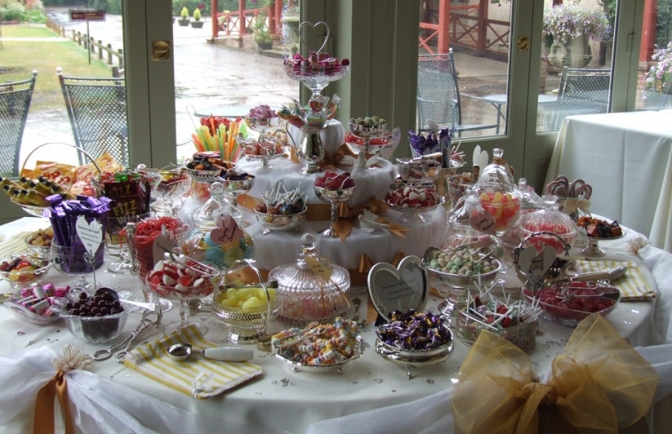 Choose your table shape, choose your 30 or more varieties and we will present them for you in over 70 silver and crystal dishes and jars to present a unique sweets table for your wedding or party