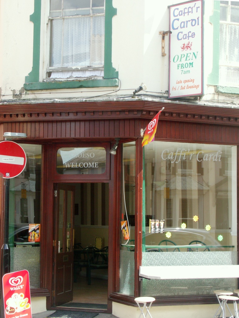 Cardi Cafe, Pendre