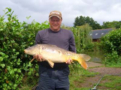 A 15lb 14oz Mirror Carp for Chris - nice fish!