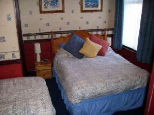A Valdene hotel family room