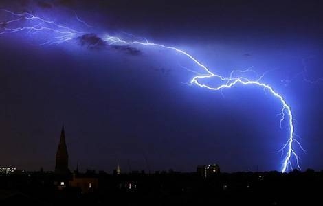 Lightning Striking Kennington, London August 2008