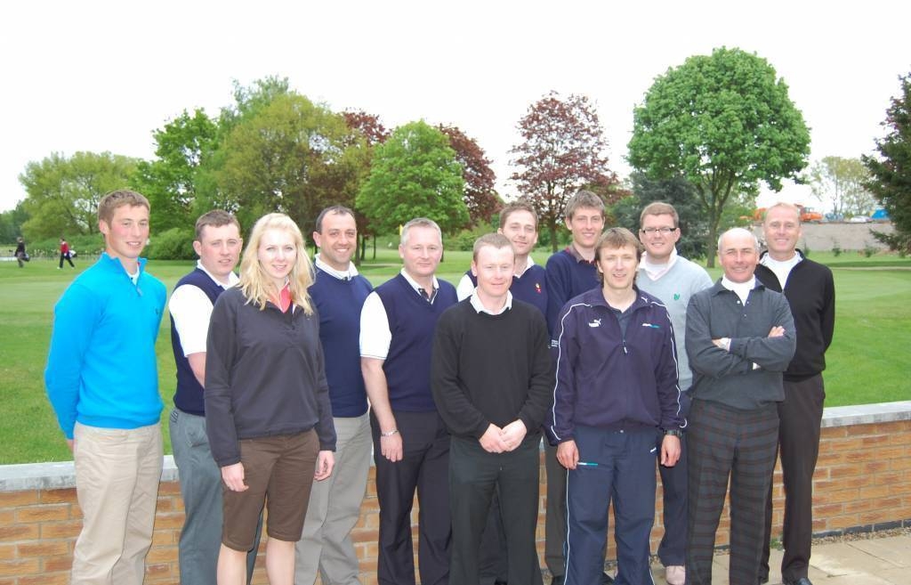 DERBYSHIRE SQUAD WITH TEAM AT PERFORMANCE GOLF