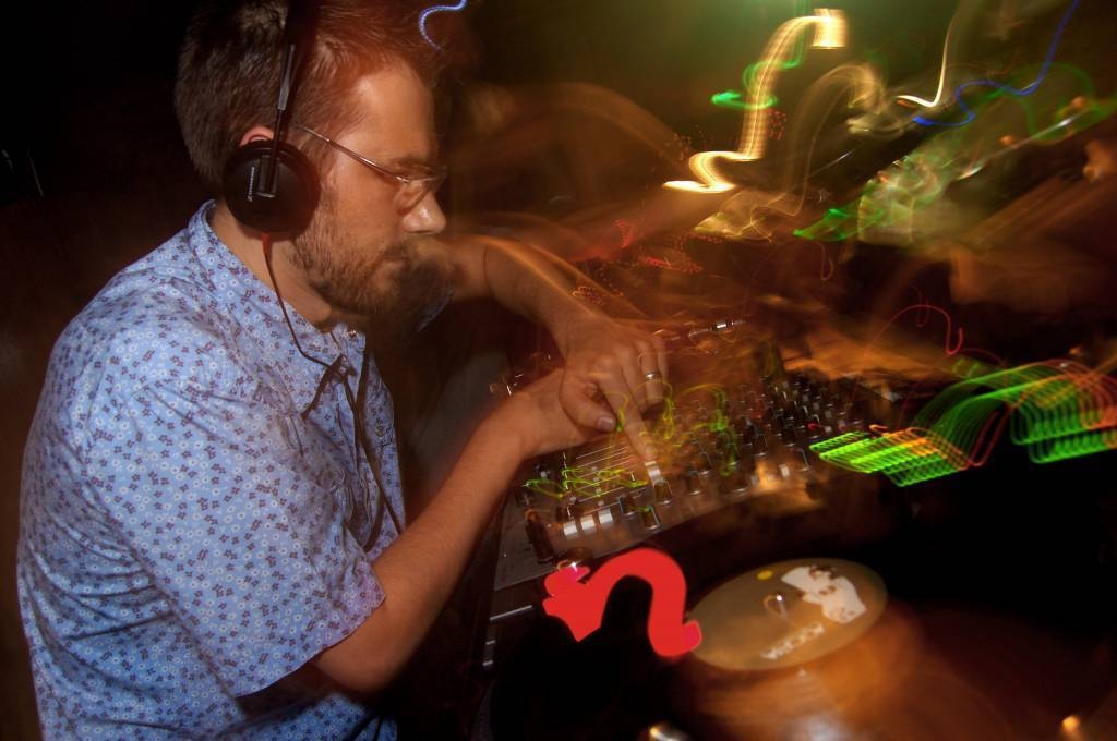 club DJ FREQ