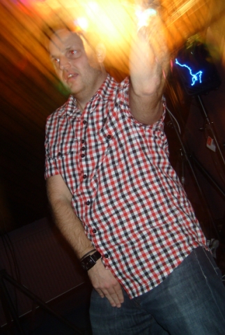  THE DANCING KING