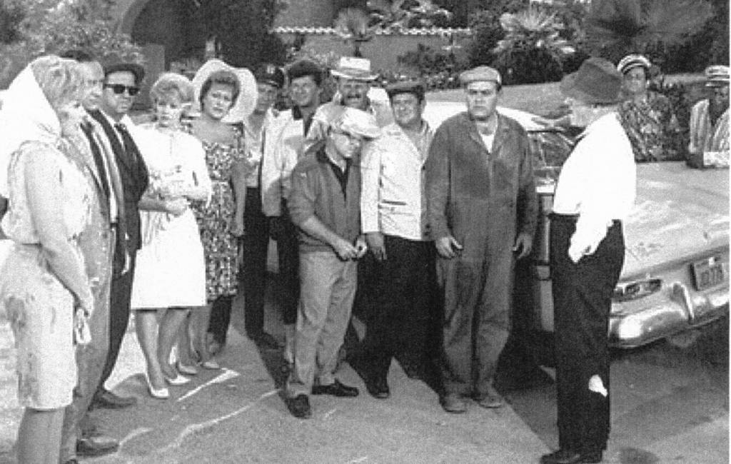 MAD WORLD Cast