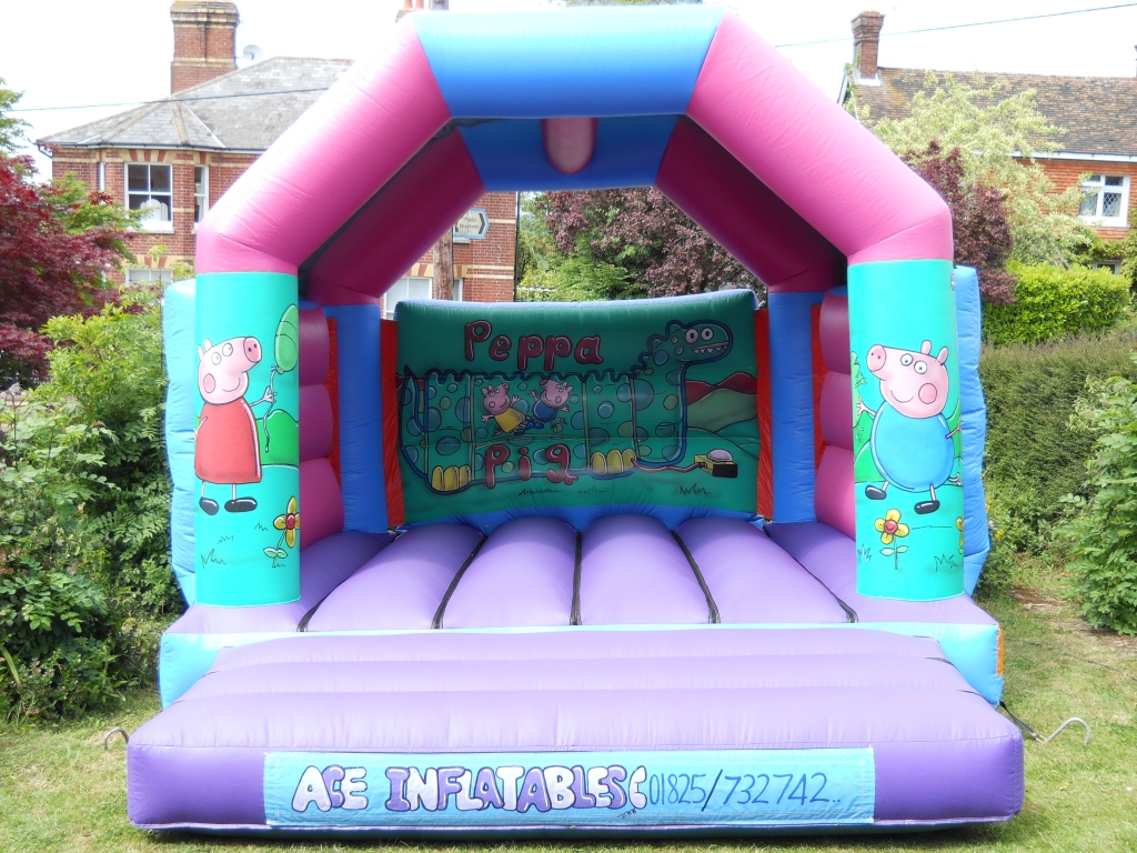 13 ft x 17 ft Peppa Pig bouncy castle