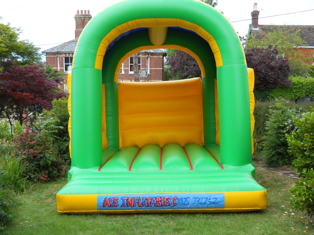 13 ft x 17 ft bouncy castle
