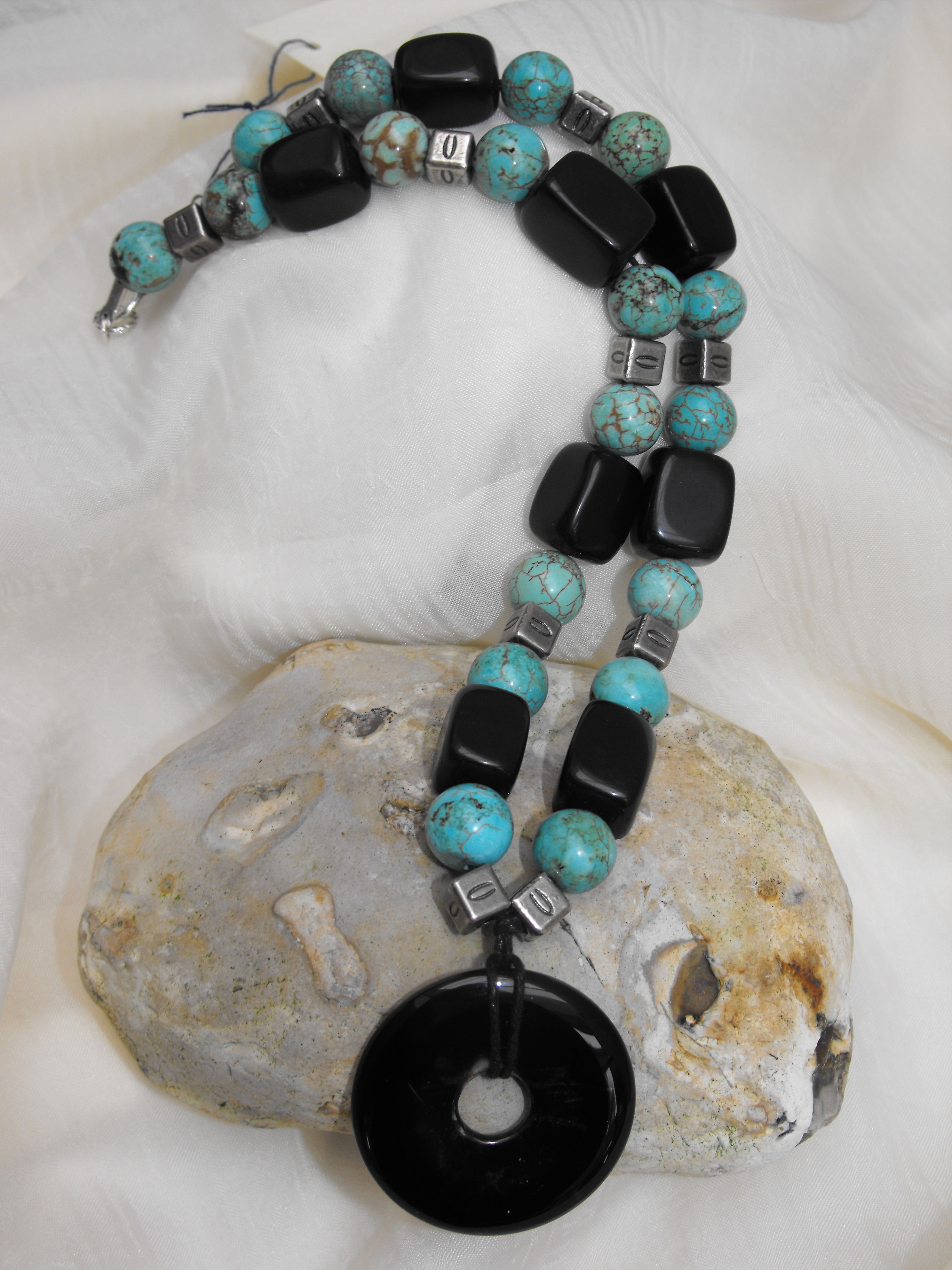  CHUNKY BLACK OBSIDIAN AND TUQUOISE NECKLACE &pound;25