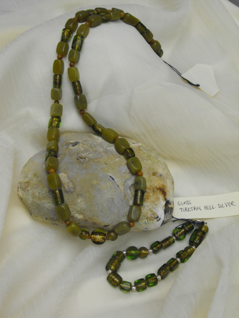  GLASS AND TIBETIAN HILL SILVER NECKLACE AND BRACELET SET &pound;30