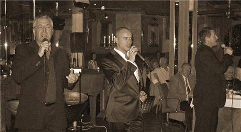 Tres Divos d&eacute;but performance at the Mijas Playa Restaurant, La Cala de Mijas